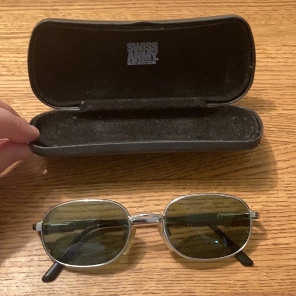 Vintage Swiss army sunglasses - Picture 4 of 13